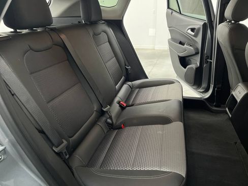Used 2025 Chevrolet Trax LT w/ LT Convenience Package FWD image 17