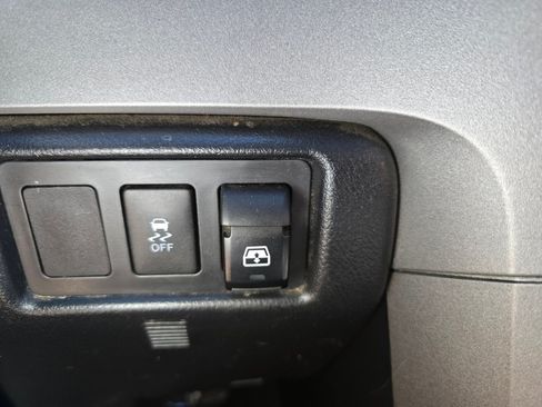 Used 2011 Toyota Tundra Limited w/ Platinum Pkg AWD/4WD image 9