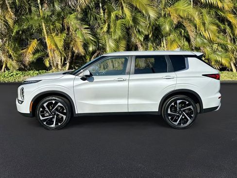 Used 2024 Mitsubishi Outlander SE image 8