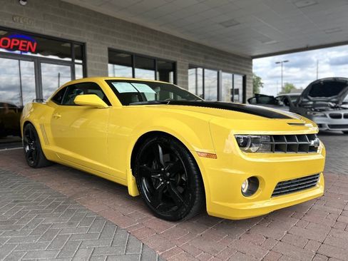 Used 2010 Chevrolet Camaro SS w/ RS Package RWD image 22