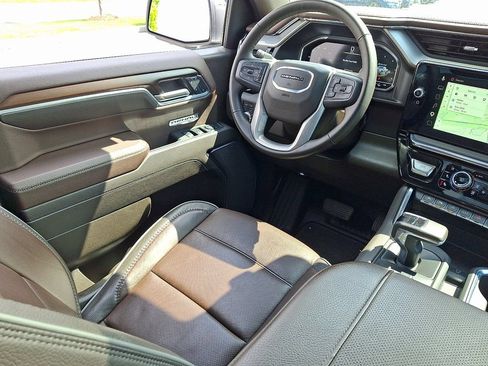 Used 2025 GMC Sierra 1500 Denali AWD/4WD image 14