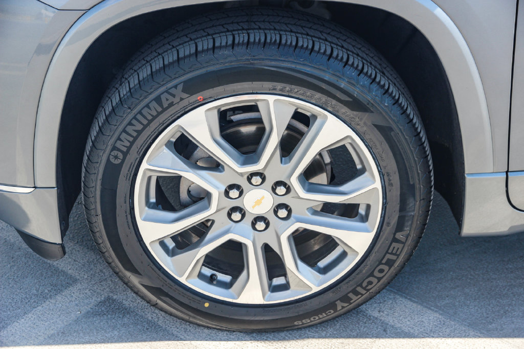 Used 2018 Chevrolet Traverse Premier w/ Driver Confidence II Package FWD image 10