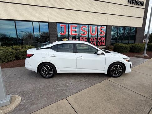 Used 2025 Nissan Sentra SV image 3