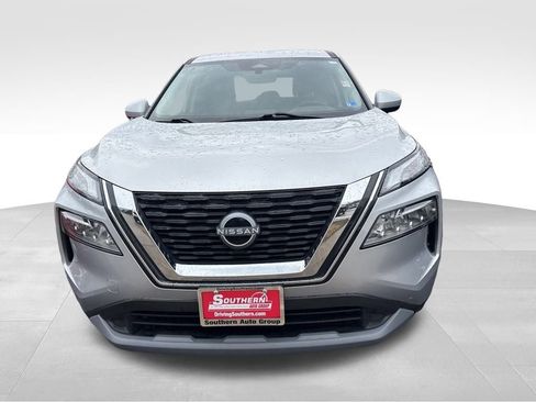 Used 2023 Nissan Rogue SV image 3
