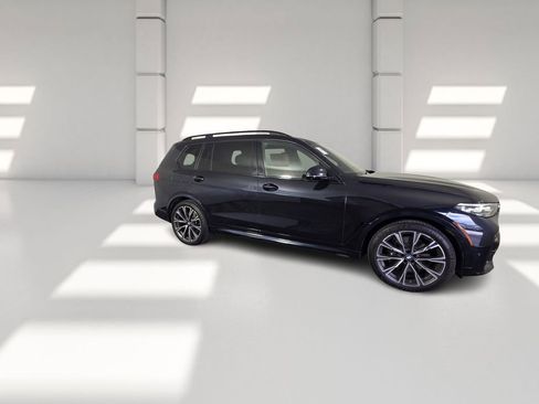 Used 2022 BMW X7 xDrive40i w/ M Sport Package image 4