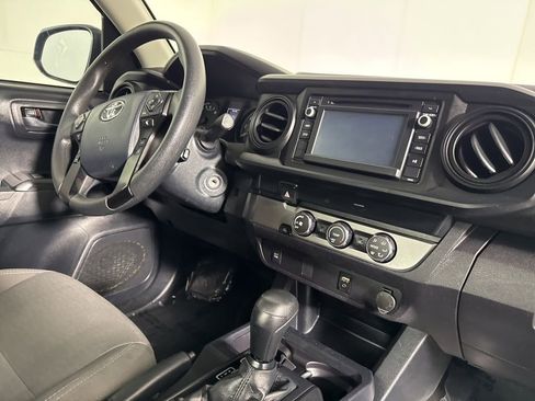 Used 2019 Toyota Tacoma SR w/ SR Convenience Package RWD image 9