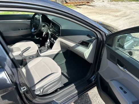 Used 2020 Hyundai Elantra SE FWD image 9