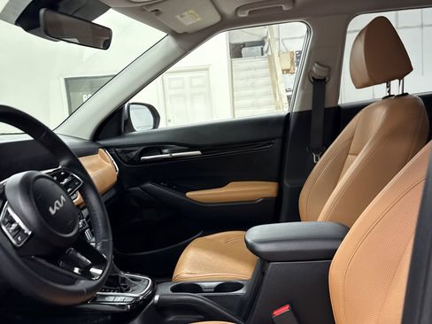 Used 2024 Kia Seltos EX image 4