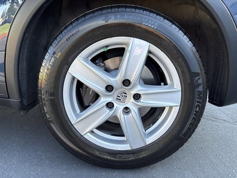 Used 2012 Porsche Cayenne AWD/4WD image 19