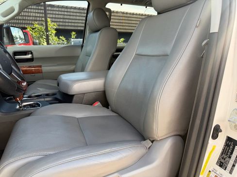 Used 2018 Toyota Sequoia Platinum AWD/4WD image 29
