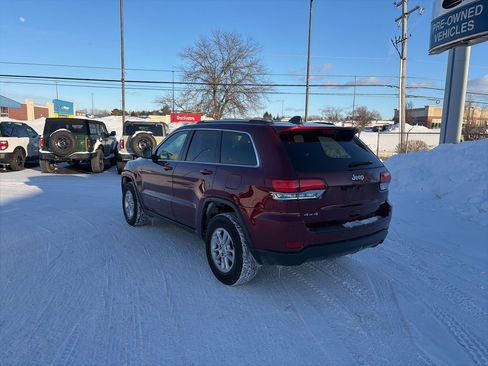 Used 2020 Jeep Grand Cherokee Laredo image 3