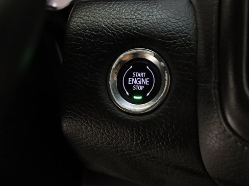Used 2023 GMC Yukon Denali w/ Advanced Technology Package AWD/4WD image 19
