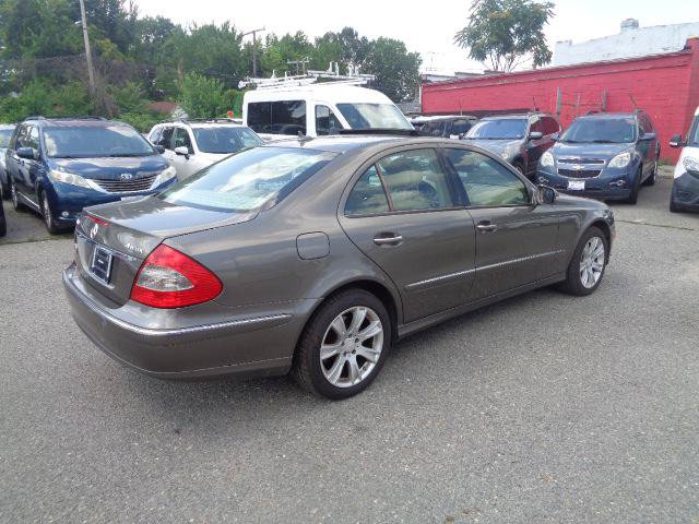 Used 2009 Mercedes-Benz E 350 4MATIC Sedan image 5