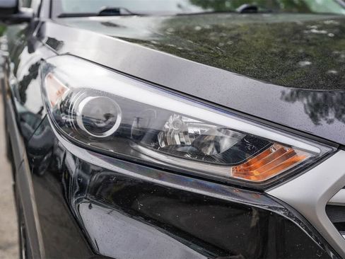 Used 2018 Hyundai Tucson SE image 4