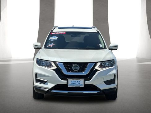 Used 2018 Nissan Rogue SV w/ Sun & Sound Touring Package FWD image 9
