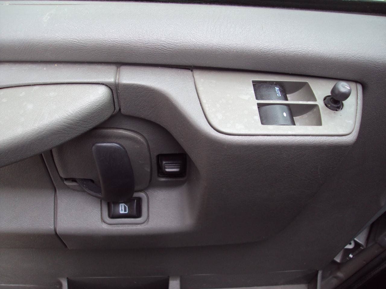 Used 2013 Chevrolet Express 1500 LT w/ LT Preferred Equipment Group AWD/4WD image 17