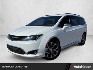 Used 2020 Chrysler Pacifica Limited w/ Tire & Wheel Group FWD video 1