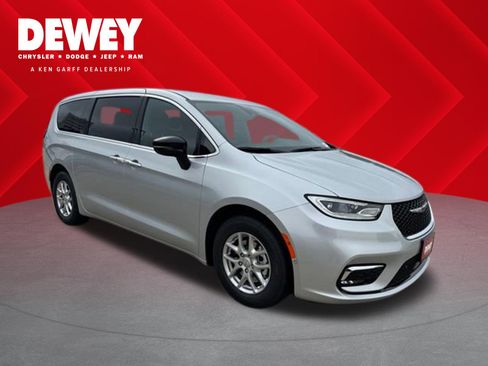 New 2026 Chrysler Pacifica Select image 1