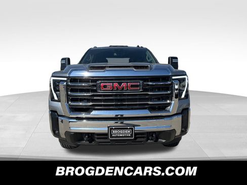 New 2025 GMC Sierra 2500 SLE w/ SLE Value Package; image 9