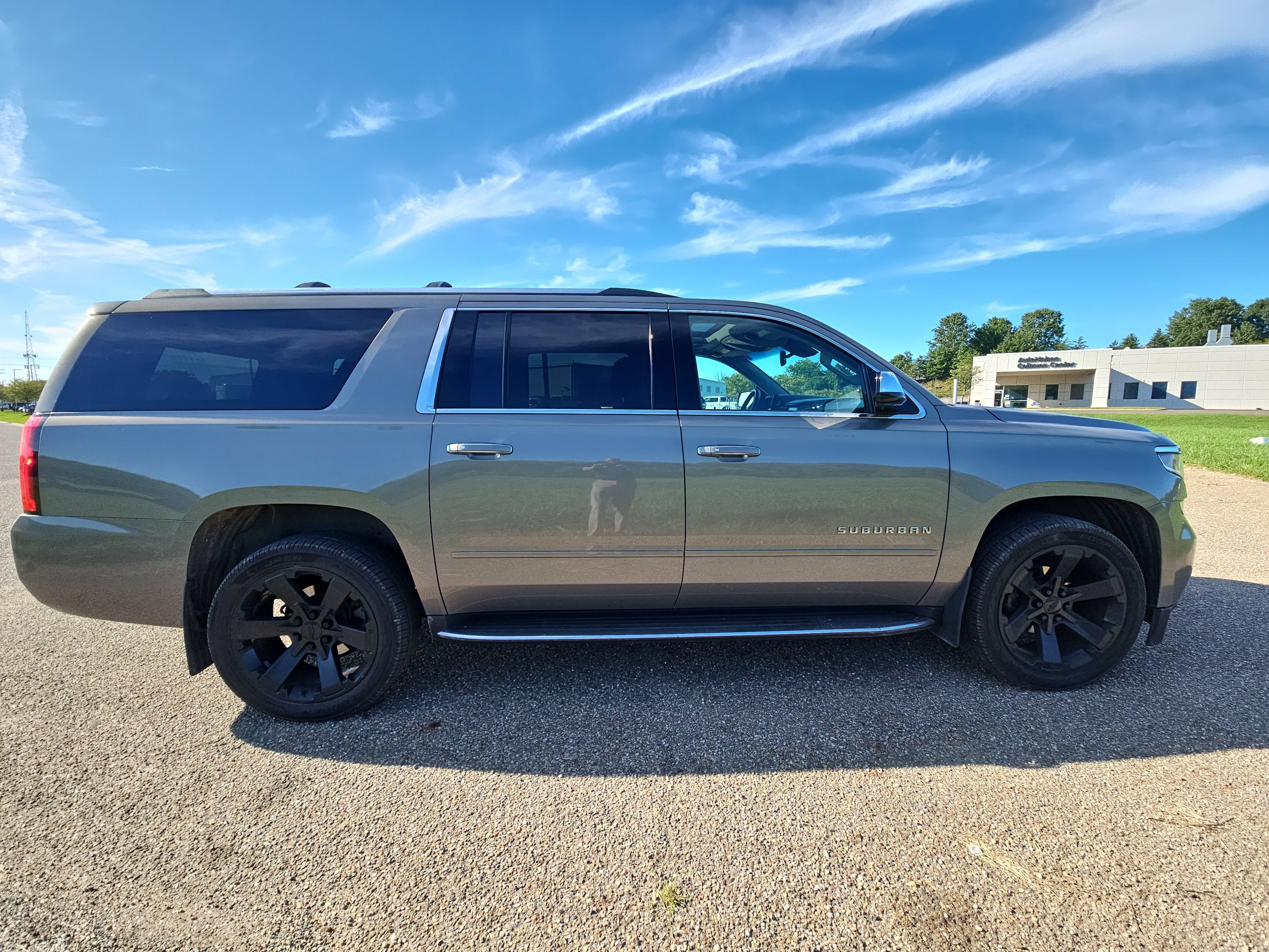 Used 2019 Chevrolet Suburban Premier AWD/4WD image 3