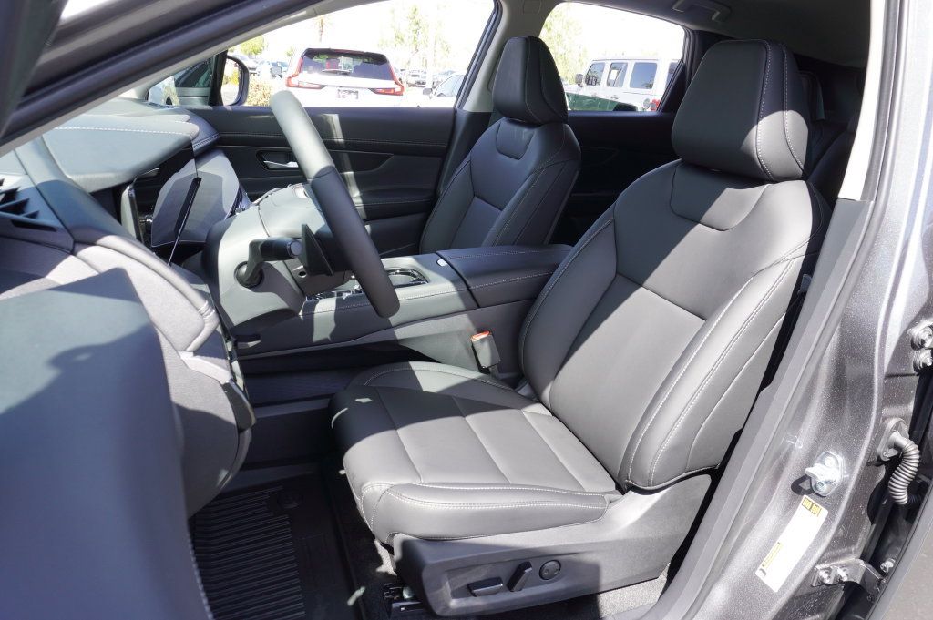 Certified 2025 Nissan Murano SV FWD image 13