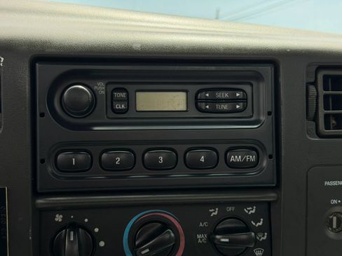 Used 2002 Ford F450 2WD Regular Cab Super Duty image 31