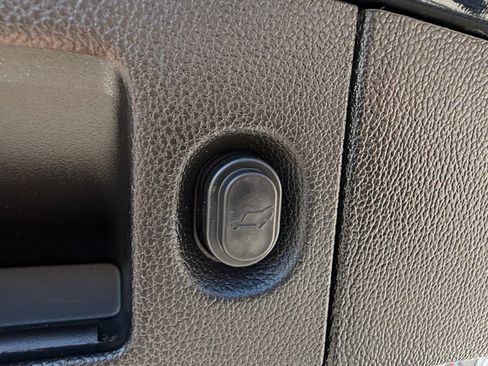 Used 2018 Chevrolet Suburban Premier image 14