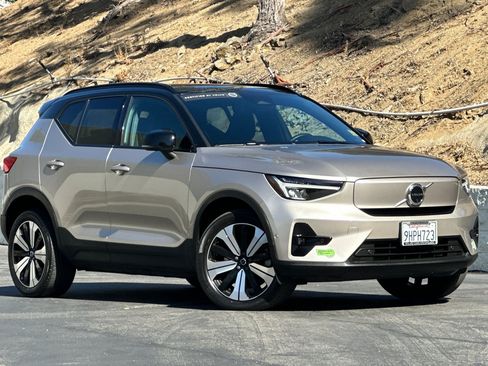Certified 2023 Volvo XC40 Recharge Plus AWD/4WD image 2