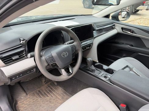 Used 2025 Toyota Camry LE AWD/4WD image 5