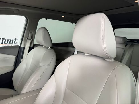 Used 2023 Nissan Rogue SL image 3