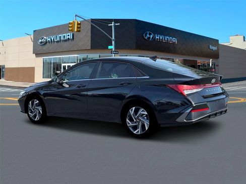 New 2026 Hyundai Elantra Limited FWD image 4