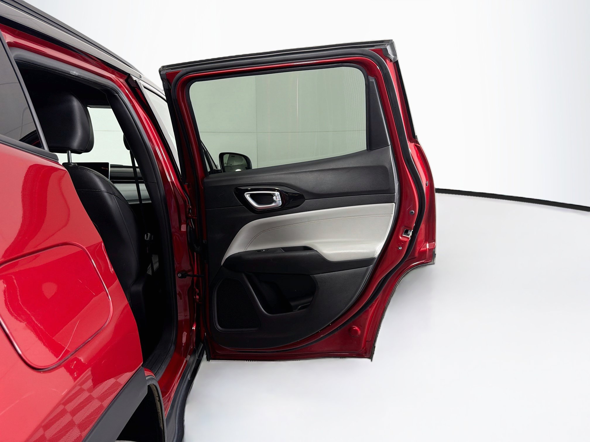 Used 2025 Jeep Compass Limited AWD/4WD image 30