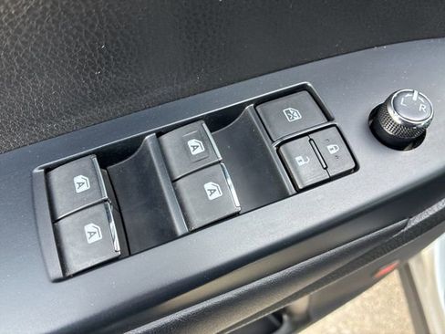 Used 2016 Toyota Highlander Limited image 16