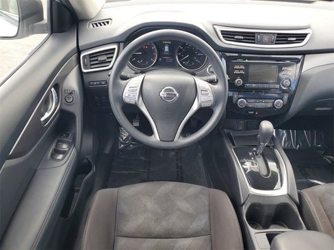 Used 2015 Nissan Rogue SV image 15