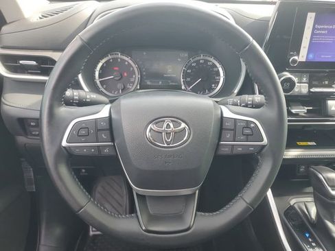 Used 2023 Toyota Highlander LE image 23