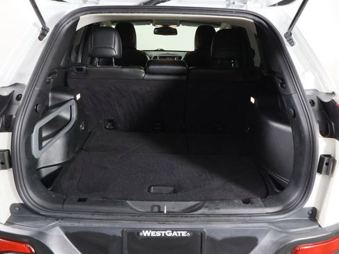 Used 2018 Jeep Cherokee Latitude Plus image 18