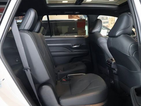 Used 2026 Toyota Grand Highlander AWD Hybrid image 11