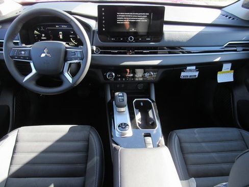 New 2025 Mitsubishi Outlander SE image 10