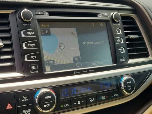 Used 2017 Toyota Highlander Limited Platinum AWD/4WD image 24