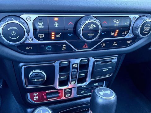 Used 2024 Jeep Wrangler Unlimited Rubicon 4xe image 34