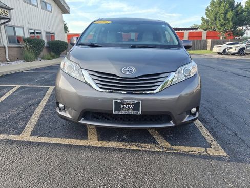 Used 2015 Toyota Sienna XLE AWD/4WD image 4