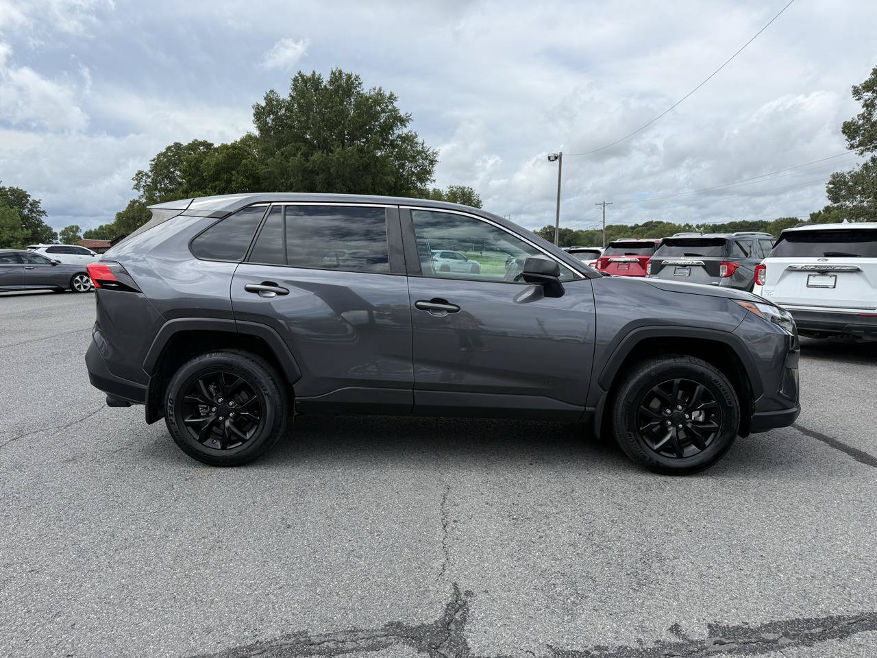 Used 2024 Toyota RAV4 LE FWD image 7