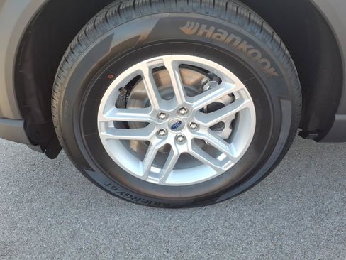 New 2026 Ford Explorer Active RWD image 9