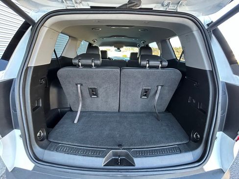 Used 2023 GMC Acadia SLT image 55