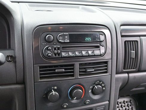 Used 2004 Jeep Grand Cherokee Laredo RWD image 17