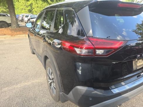 Used 2023 Nissan Rogue SV w/ SV Premium B Package AWD/4WD image 3