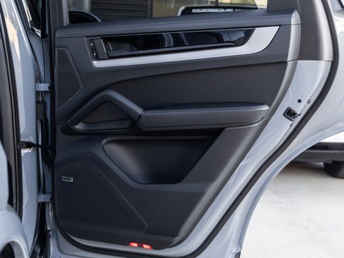 New 2026 Porsche Cayenne image 39