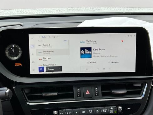 New 2025 Lexus ES 350 Ultra Luxury image 17