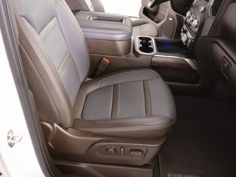 Used 2021 GMC Sierra 3500 Denali w/ Denali Ultimate Package image 13