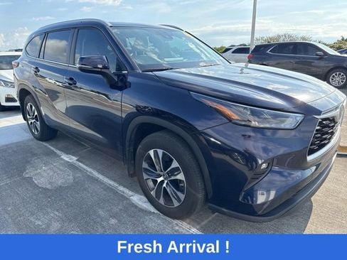 Used 2024 Toyota Highlander XLE FWD image 14